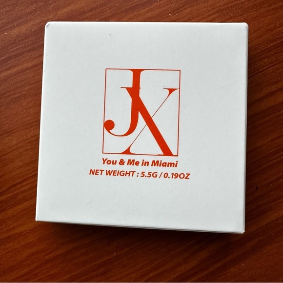 JUST XIMENA You & Me in Miami Eyeshadow Palette - Picture 2 of 6